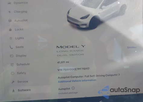 2023 Tesla Model Y Awd/Long Range Dual Motor All-Wheel Drive z USA, uszkodzony, nr VIN 7SAYGDEE7PF710117